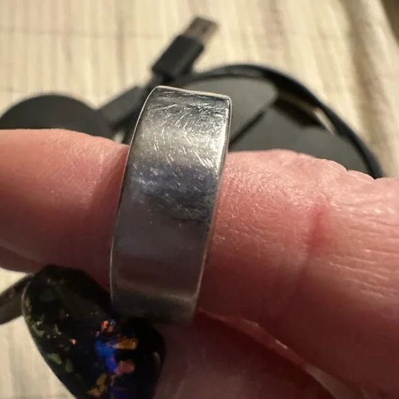Gen 3 silver Oura ring size 8 - Picture 5 of 8